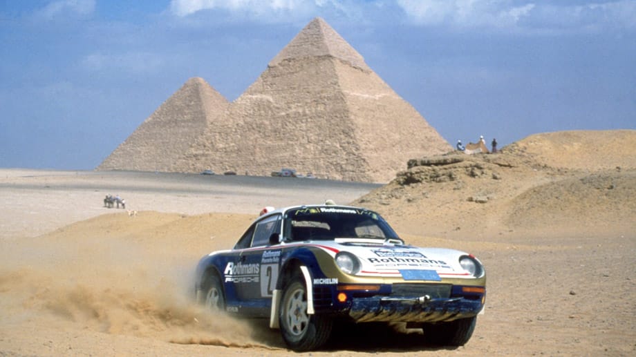 Der legendäre Ruf des Porsche 959 resultiert vor allem auch aus seinen Erfolgen als Rally-Auto. Noch bevor im Jahr 1986 das erste Serienmodell auf den Markt kam, gewann ein Pirsche 959 im Jahr 1985 die Pharaonen-Rallye.