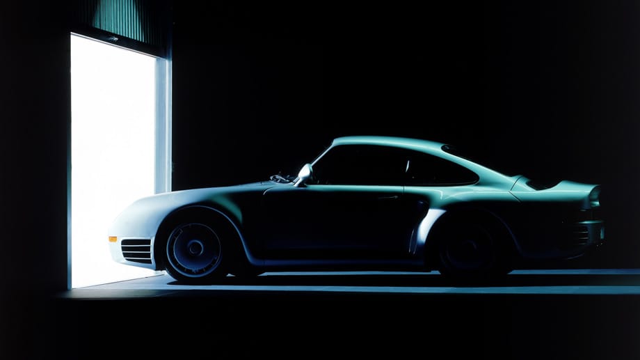 1986 kam schließlich die Serienversion auf den Markt. Vom Supersportwagen hat Porsche zwischen 1986 und 1988 nur 292 Exemplare gebaut. 1992 folgte eine Sonderserie mit acht Autos.