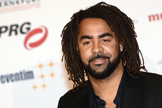 Patrick Owomoyela wird künftig noch mehr auf Sky zu sehen und hören sein.