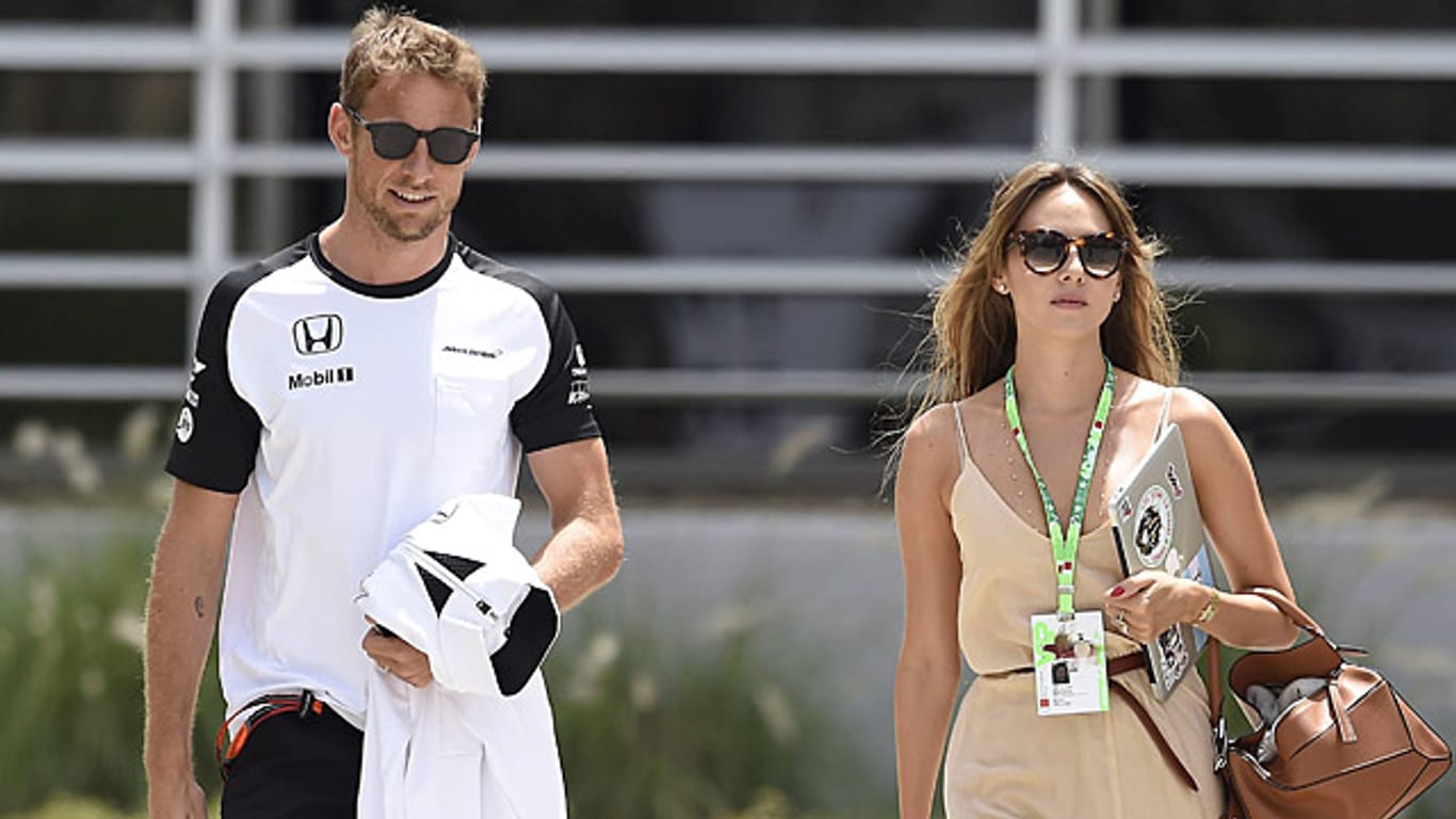 Im Urlaub in Saint-Tropez gab es ein böses Erwachen für F1-Pilot Jenson Button und seine Ehefrau Jessica.