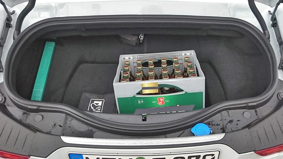 196 Liter oder eine Getränkekiste passen in den Kofferraum.