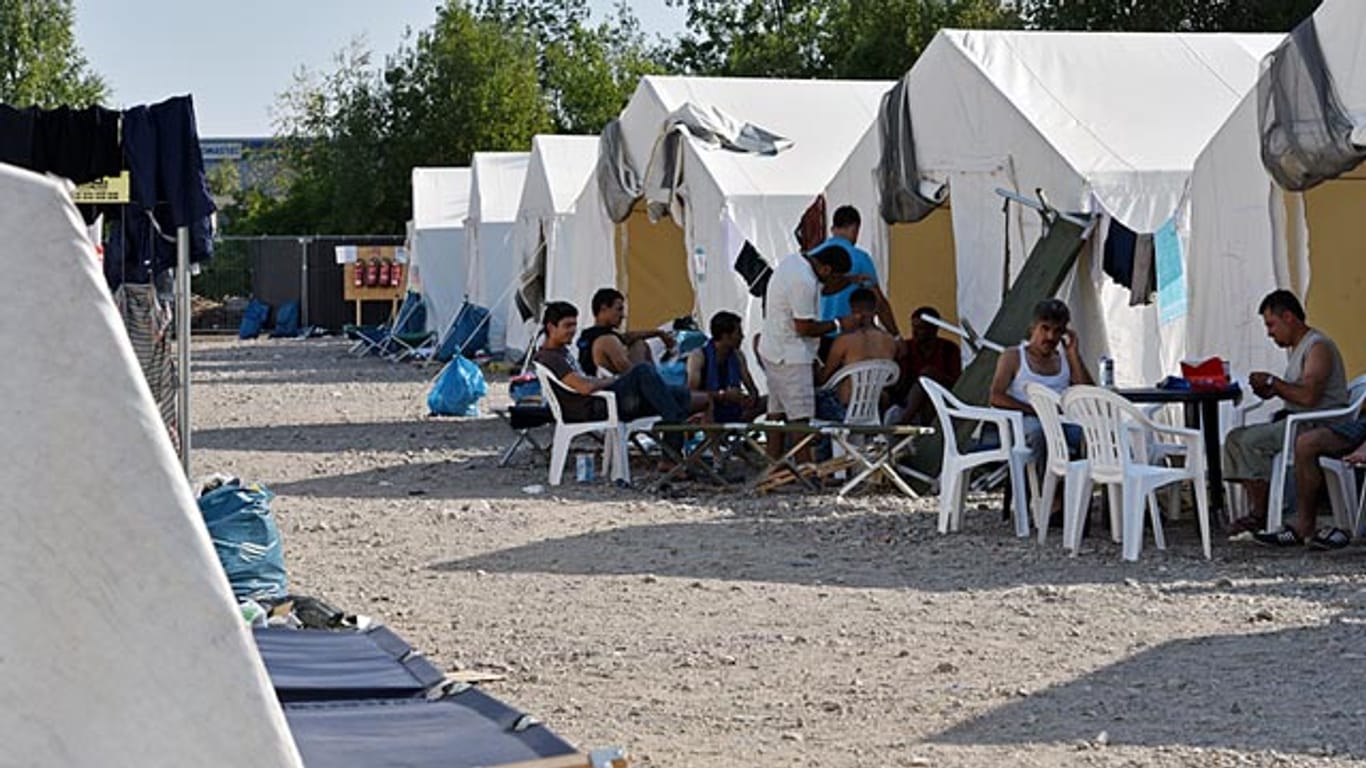In Dresden sind im Zeltlager an der Bremer Straße 900 Flüchtlinge untergebracht.