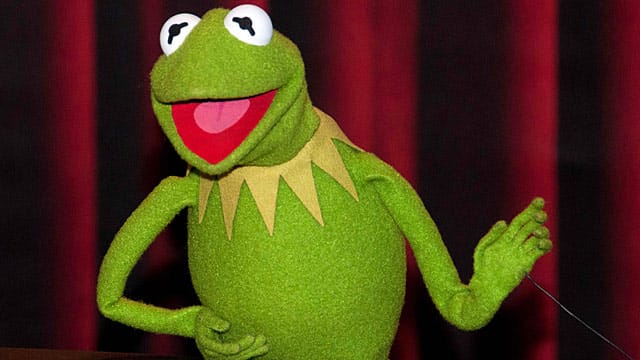 Kermit der Frosch ist kein Kind von Traurigkeit und hat sich eine Neue angelacht. Kermit der Frosch ist kein Kind von Traurigkeit und hat sich eine Neue angelacht.