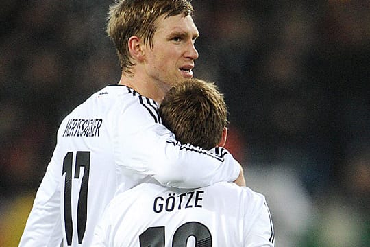 Per Mertesacker nimmt Mario Götze nach der öffentlichen Kritik in Schutz.