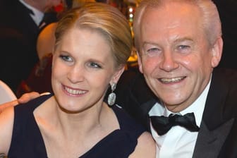 Bahnchef Rüdiger Grube und Starköchin Cornelia Poletto haben am 8. August 2015 in Hamburg geheiratet. Trauzeuge war Außenminister Frank-Walter Steinmeier.