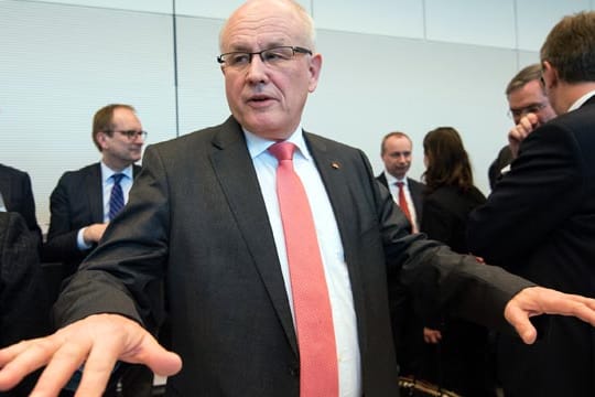 Unionsfraktionschef Volker Kauder steht seit seinen jüngsten Aussagen über Bundestagsabweichler in der Kritik.