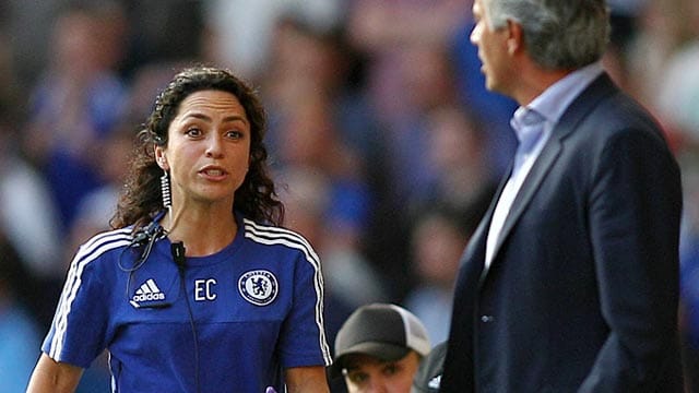 Aufregung an der Seitenlinie: Chelseas Mannschaftsärztin Eva Carneiro (li.) und Coach Jose Mourinho. Aufregung an der Seitenlinie: Chelseas Mannschaftsärztin Eva Carneiro (li.) und Coach Jose Mourinho.
