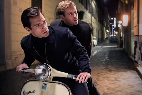 CIA-Agent Napoleon Solo (Henry Cavill, l) und KGB-Spion Illya Kuryakin (Armie Hammer).