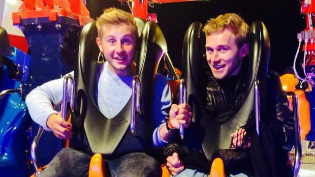 Ein Herz und eine Seele: Samuel Koch (r.) mit seinem jüngeren Bruder Jonathan. Ein Herz und eine Seele: Samuel Koch (r.) mit seinem jüngeren Bruder Jonathan.