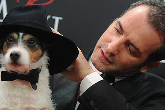 Uggie und sein Co-Star Jean Dujardin bei der Deutschland-Premiere von "The Artist" am 3. Januar 2012 in Berlin.