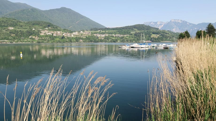 Am Lago di Caldonazzo finden Urlauber Ruhe und Erholung.