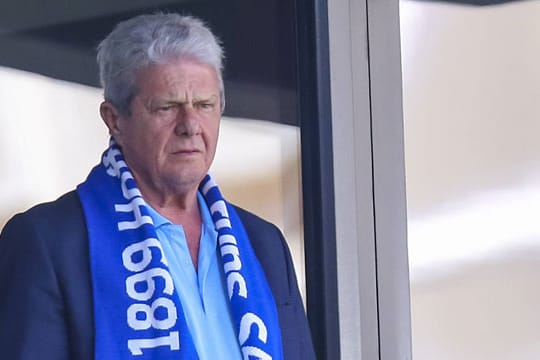 Dietmar Hopp auf der Tribüne in Sinsheim.