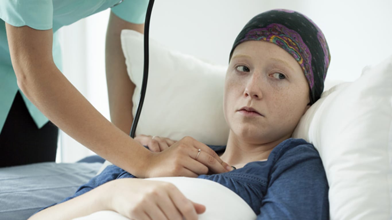 Patienten mit akuter Leukämie werden zunächst stationär behandelt, bei einer chronischen Erkrankung können sie meist ambulant betreut werden (Symbolfoto).