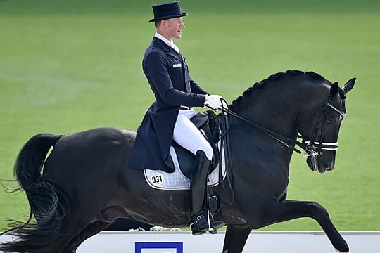 Matthias Rath auf seinem Pferd Totilas.