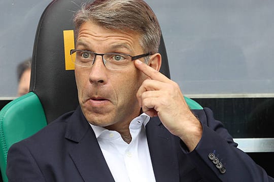 Peter Knäbel steht derzeit unfreiwillig im Rampenlicht.
