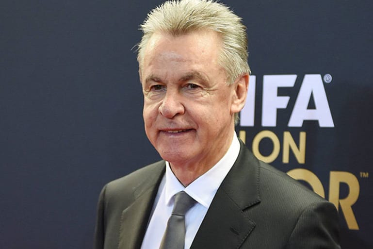 Ottmar Hitzfeld kritisiert die Transferpolitik des FC Bayern München.