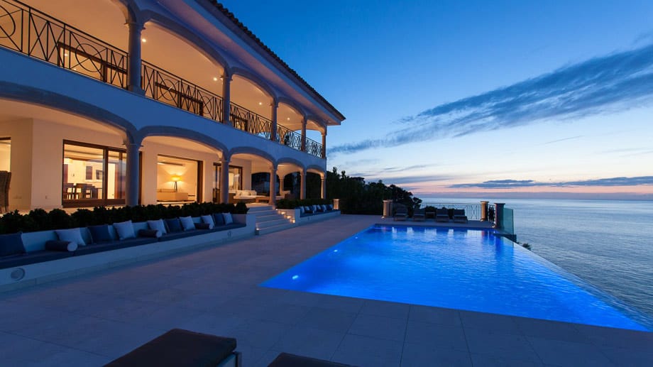 Auf Mallorca vermittelt er Luxus-Immobilien, die überwiegend zwischen drei und vier Millionen Euro kosten.