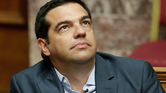 Griechenlands Ministerpräsident Alexis Tsipras kann sich über ein weiteres Hilfspaket freuen. Griechenlands Ministerpräsident Alexis Tsipras kann sich über ein weiteres Hilfspaket freuen.