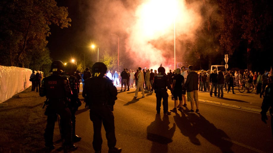 In Heidenau bei Dresden kam es am Freitag Abend zu Ausschreitungen.