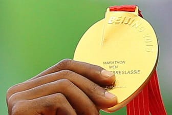 Das Objekt der Begierde: die Goldmedaille der Leichtathletik-WM 2015 in Peking.