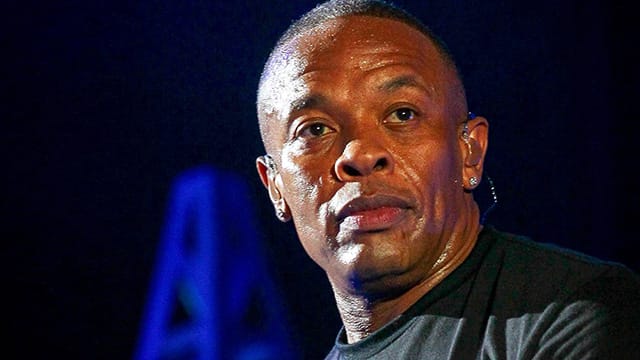 Dr. Dre entschuldigt sich bei Frauen für sein früheres Verhalten. Dr. Dre entschuldigt sich bei Frauen für sein früheres Verhalten.