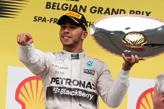 Lewis Hamilton freut sich über seinen Sieg beim Großen Preis von Belgien in Spa.