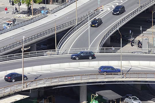 Auf Schwedens Straßen geht es gemächlicher zu als hierzulande.