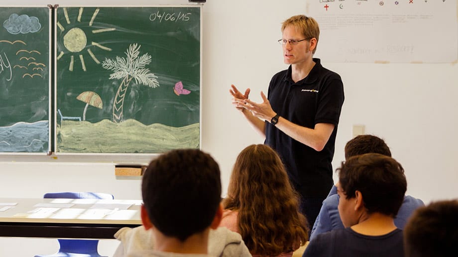 Schule: Ein Astronom auf dem Boden der Realität: Als Quereinsteiger unterrichtet Karsten jetzt Schüler in Physik.