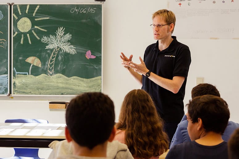 Schule: Ein Astronom auf dem Boden der Realität: Als Quereinsteiger unterrichtet Karsten jetzt Schüler in Physik.