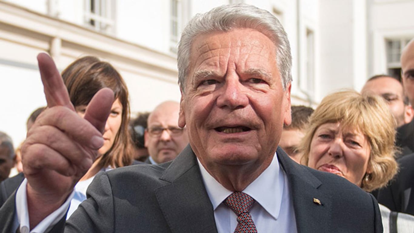 Bundespräsident Joachim Gauck bei seinem Besuch im Flüchtlingsheim Berlin-Wilmersdorf.