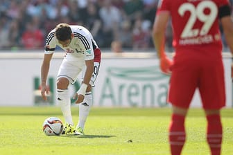 Maßarbeit: Hakan Calhanoglu entschied mit einem Freistoß die Partie für Leverkusen in Hannover.