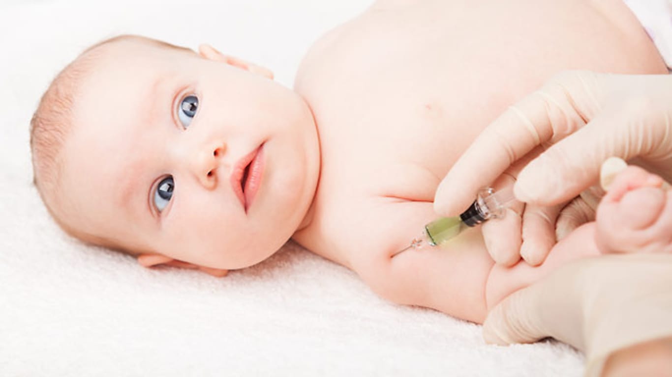 Impfkalender 2015: Säuglinge brauchen eine Pneumokokken-Impfung weniger als bisher.