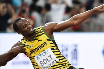 Usain Bolt triumphiert auch über die 200-Meter-Strecke.