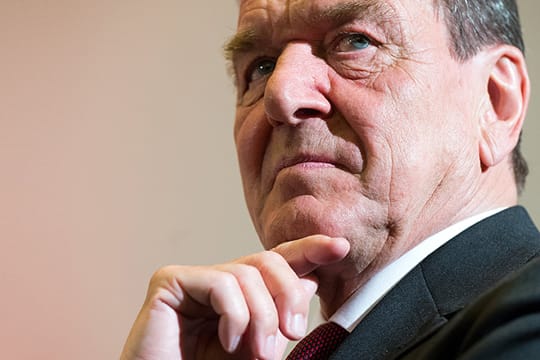 Gerhard Schröder hält das Asylverfahren für nicht zukunftsfähig.