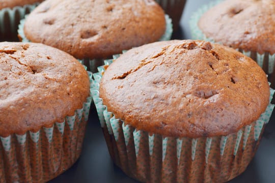 Die leckeren Nougat-Muffins sind einfach und schnell zuzubereiten.