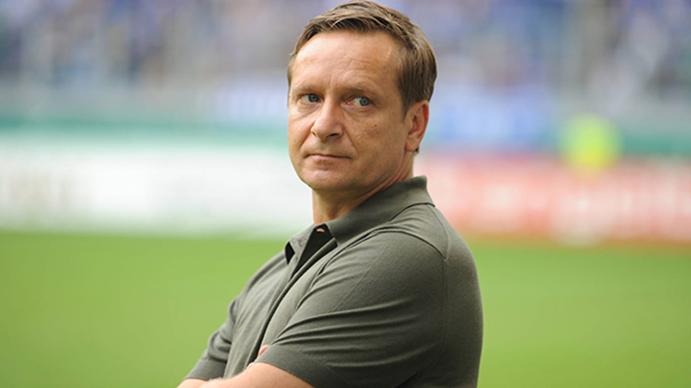 Horst Heldt ist sauer auf die Verantwortlichen des Hamburger SV.