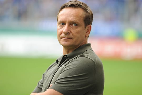 Horst Heldt ist sauer auf die Verantwortlichen des Hamburger SV.