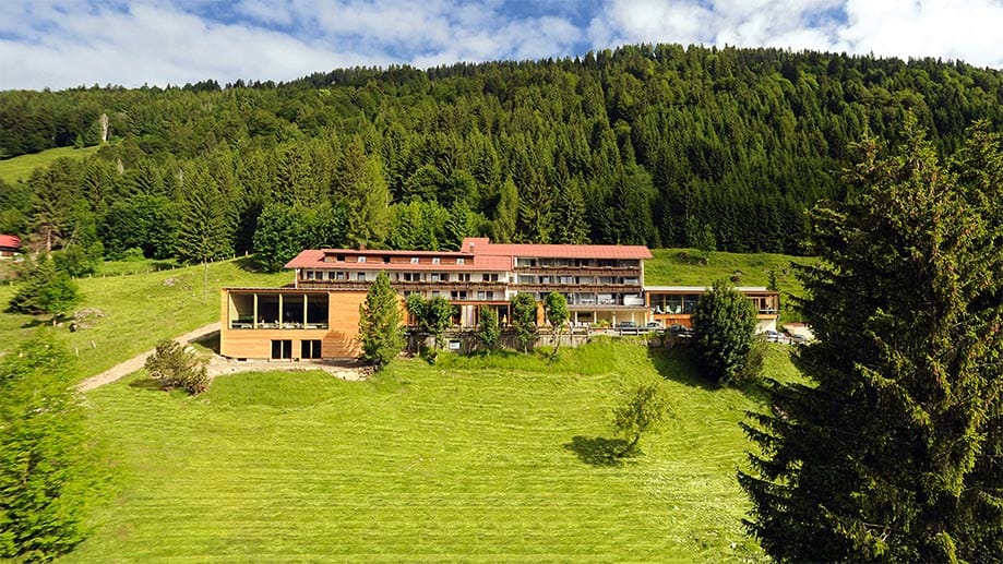In der höchstgelegenen Gemeinde Deutschlands Balderschwang empfängt das Bio-Berghotel Ifenblick seine Gäste.