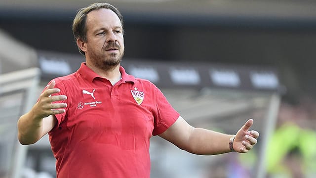 Alexander Zorniger steht beim VfB Stuttgart bereits unter Druck. Alexander Zorniger steht beim VfB Stuttgart bereits unter Druck.