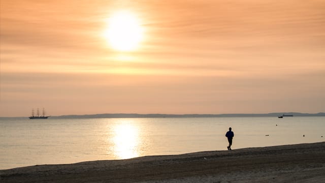 Mildes Licht über der Ostsee - im Herbst macht das Spaziergänge am Strand von Usedom noch reizvoller.