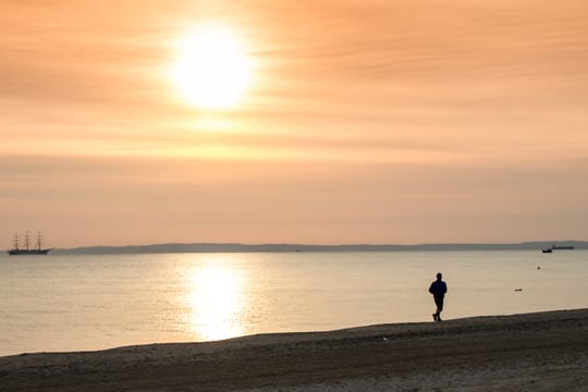 Mildes Licht über der Ostsee - im Herbst macht das Spaziergänge am Strand von Usedom noch reizvoller.