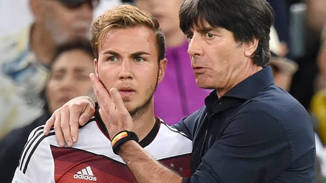 Mario Götze (li., mit Bundestrainer Joachim Löw) wird gegen Polen von Beginn an spielen. Mario Götze (li., mit Bundestrainer Joachim Löw) wird gegen Polen von Beginn an spielen.