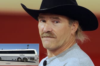 Konny Reimann will seinen zum Wohnmobil umgebauten Bus verkaufen.