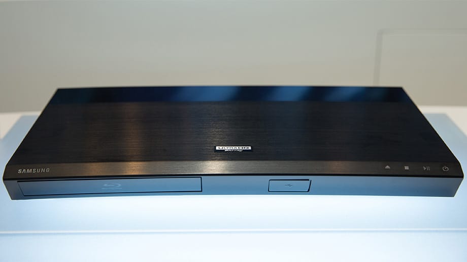 Marktstart im März: Samsung will den UHD Blueray-Player UBD-K8500, der im Design an die gekrümmten Curved-TV angelehnt ist, nach Europa bringen.