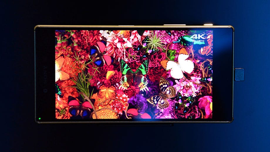 Schärfer geht es kaum auf 5,5 Zoll Displayfläche: Das 799 Euro teure Sony Xperia Z5 Premium löst mit 3840 mal 2160 Pixeln auf.