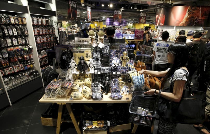 Dieses Foto entstand in den frühen Morgenstunden in einem Spielzeugladen in Tokio. Der Anblick dürfte "Star Wars"-Fans sicherlich den Blutdruck merklich in die Höhe treiben.