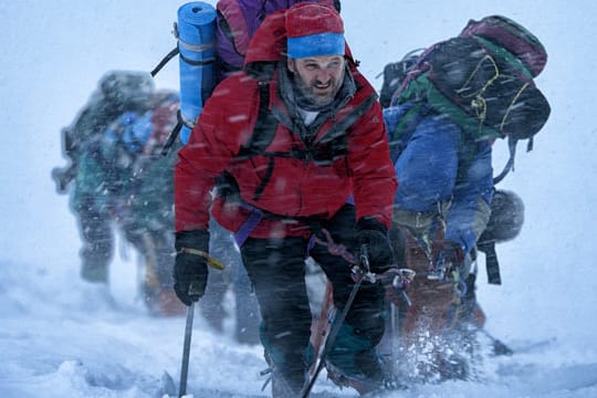 Rob Hall (Jason Clarke) will seine Bergsteiger-Gruppe auf den Gipfel des höchsten Berges der Welt führen.