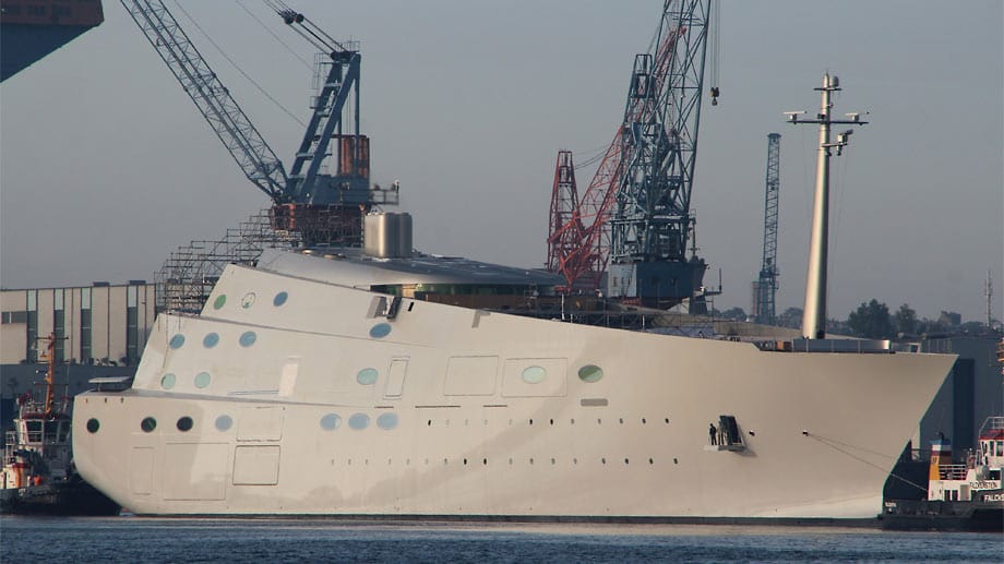 Die "White Pearl" gleicht in der Tat einer "Weißen Perle". Sie wurde in der Kieler Werft German Naval Yards gebaut (hier eine ältere Aufnahme).