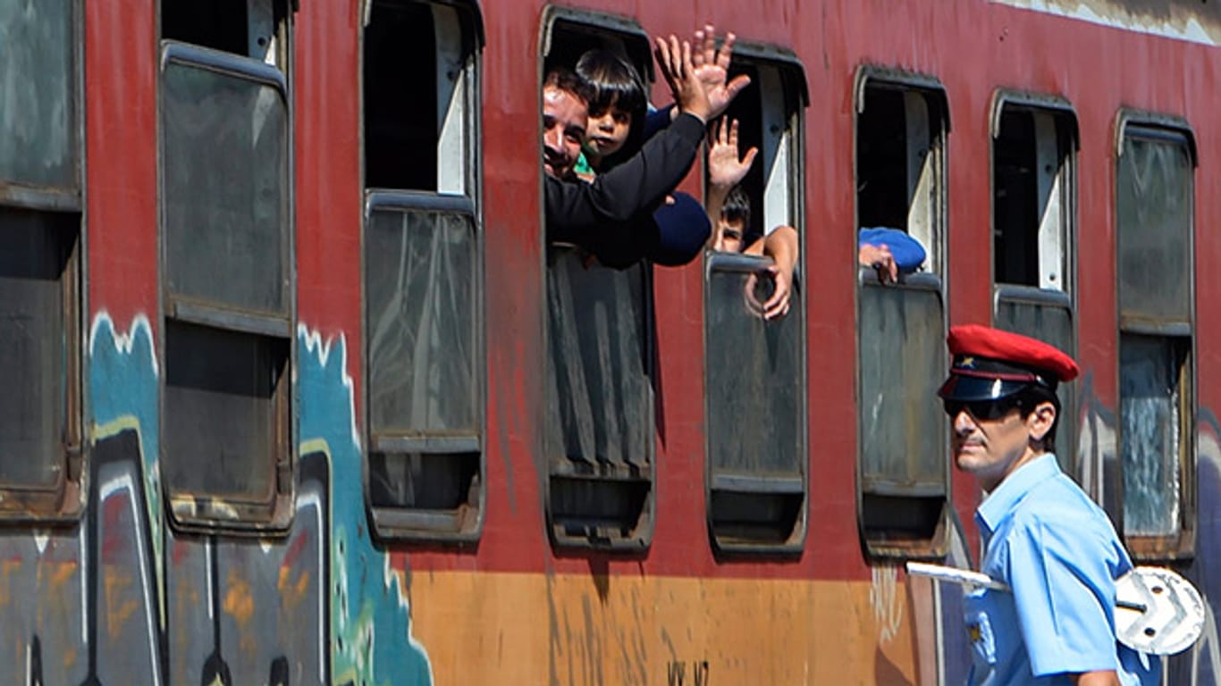 Flüchtlinge aus Syrien in Ungarn: Künftig sollen sie leichter nach Deutschland gelangen können.