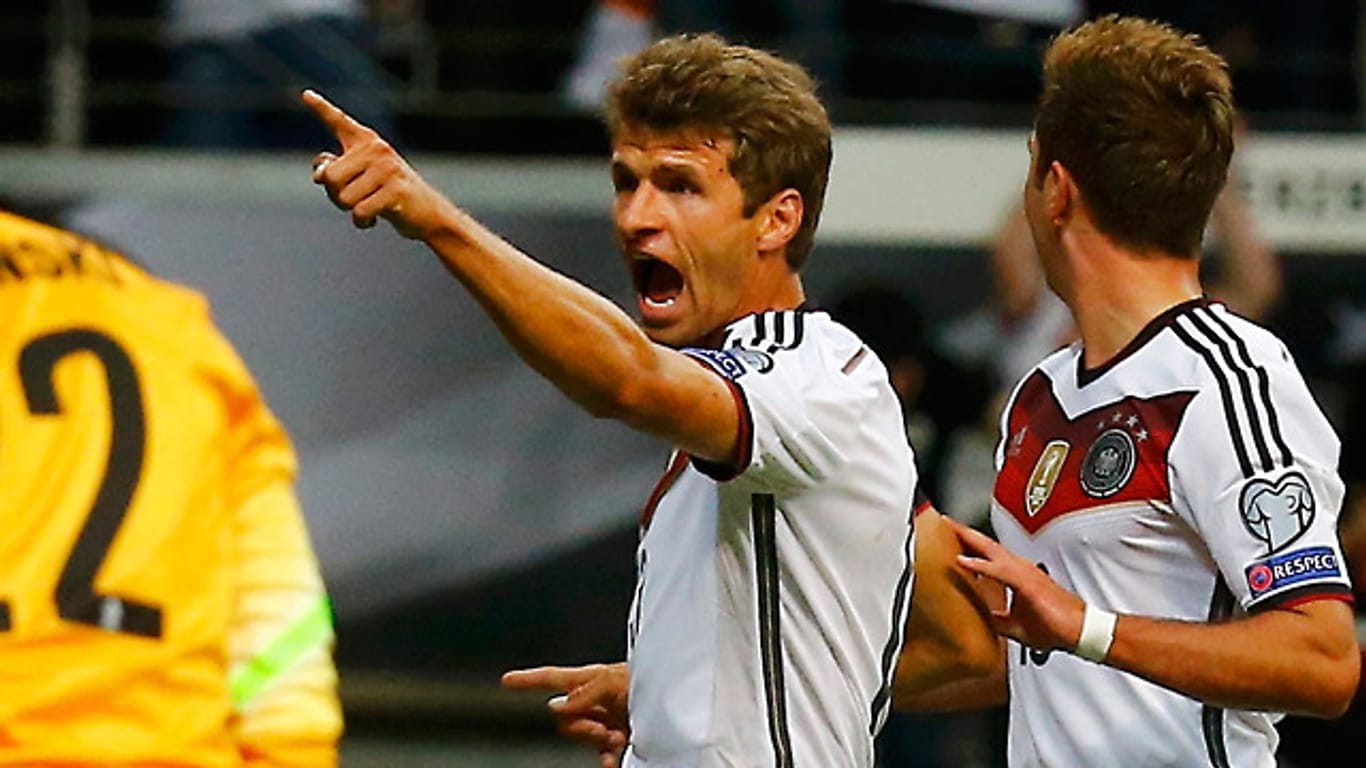 Packendes Spiel in Frankfurt: Thomas Müller bejubelt seinen Treffer zum 1:0.